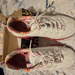 Skechers White and Pink Sneakers with Lace-Up Design